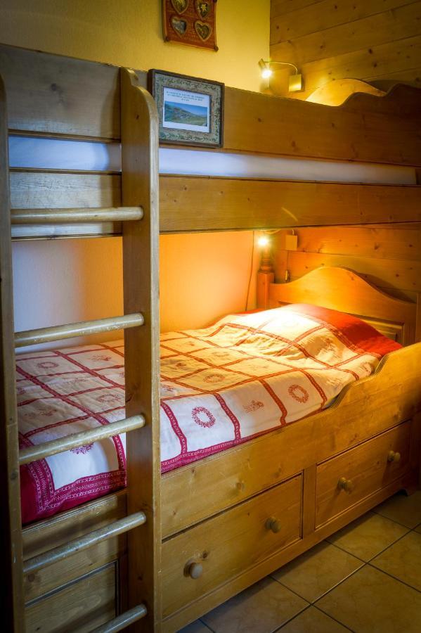 T2 Meublé Tourisme 3 étoiles Confort Linge De Lit-serviettes-ménage-parking Privé Avec Superbe Vue Et Au Pied Des Pistes Appartement *